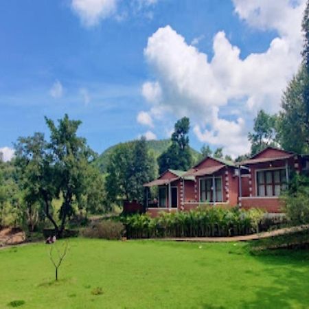 Hotel River Orchid Resort Satara Esterno foto