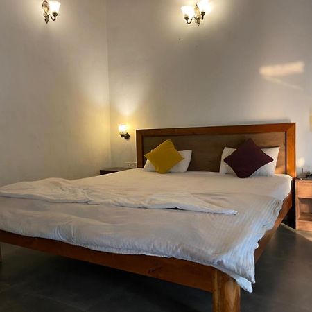 Hotel River Orchid Resort Satara Esterno foto