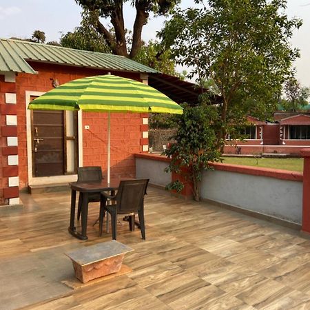 Hotel River Orchid Resort Satara Esterno foto