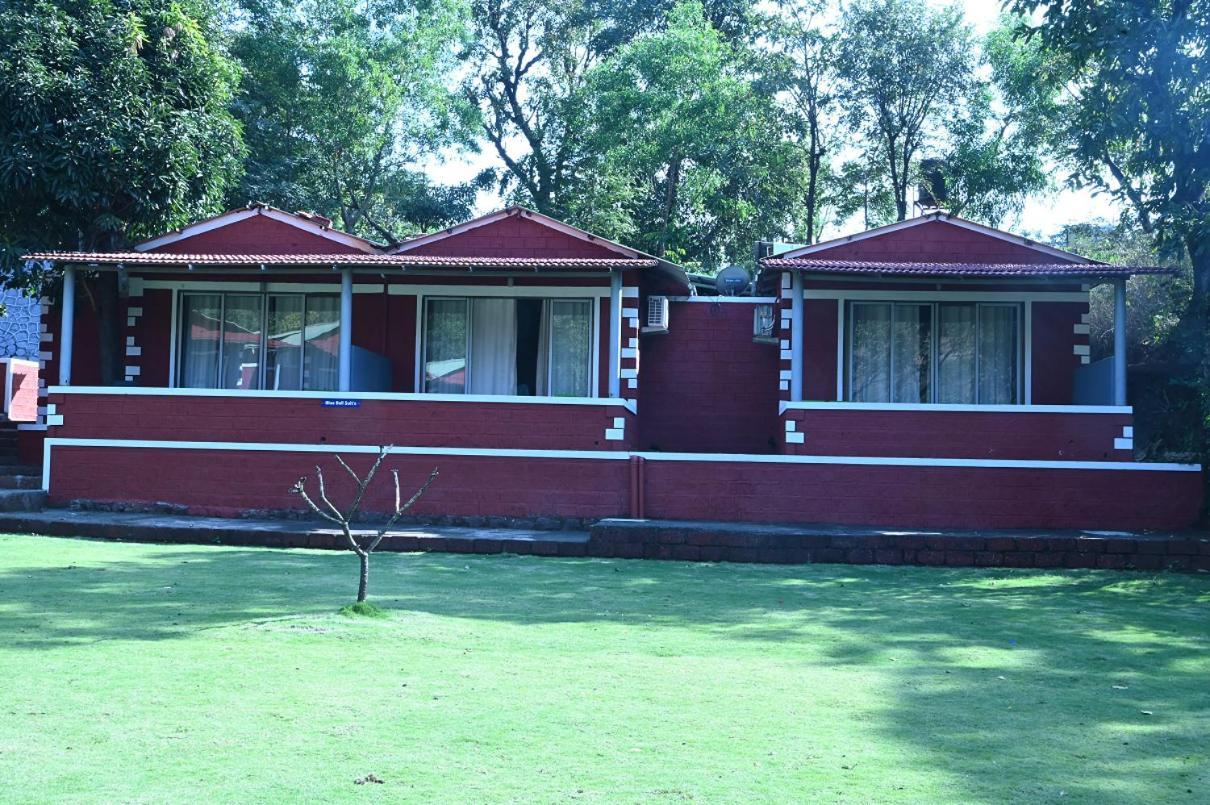 Hotel River Orchid Resort Satara Esterno foto