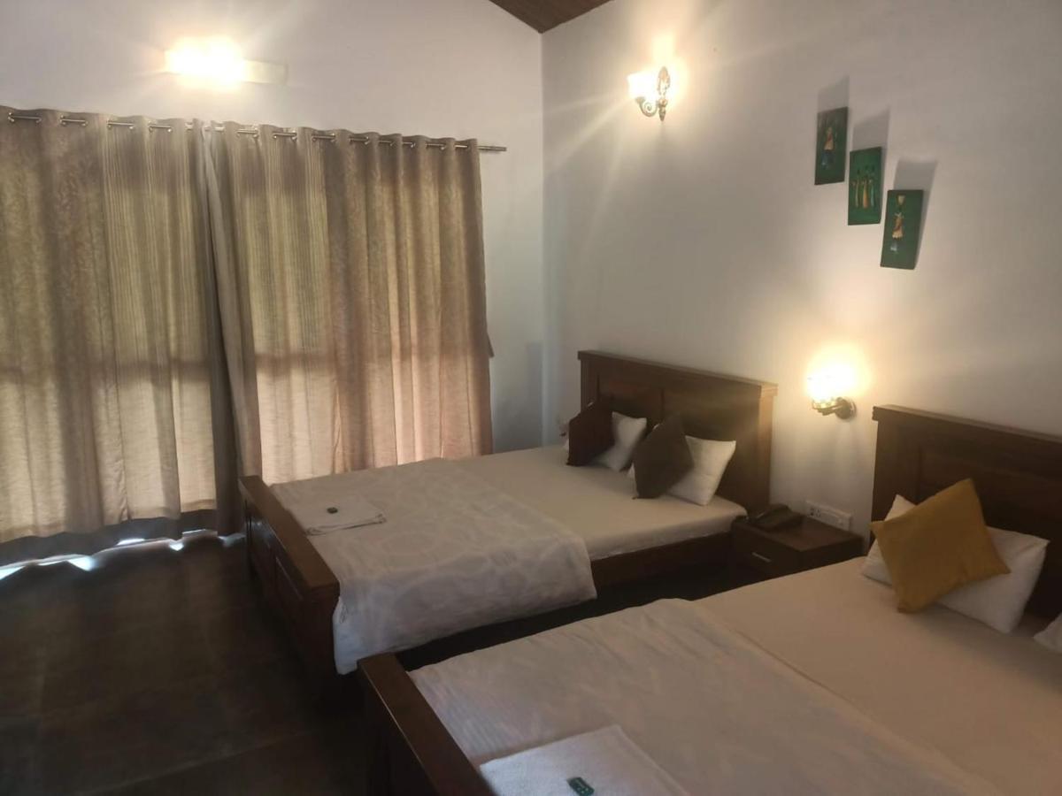 Hotel River Orchid Resort Satara Esterno foto