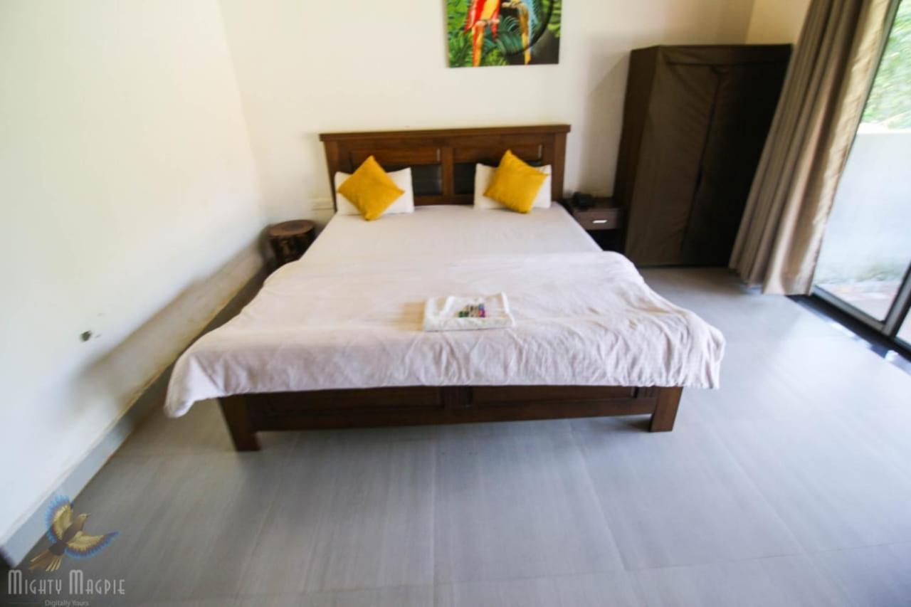 Hotel River Orchid Resort Satara Esterno foto