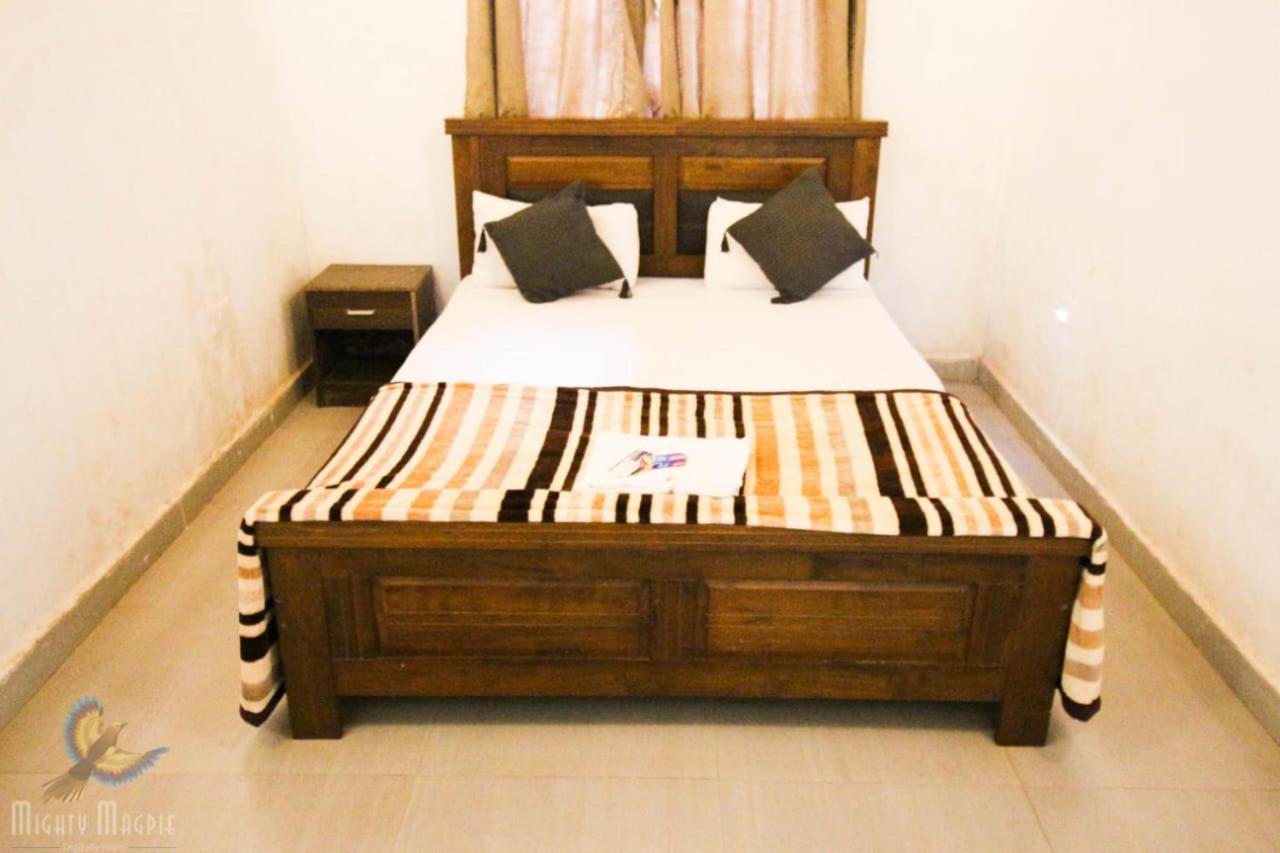 Hotel River Orchid Resort Satara Esterno foto