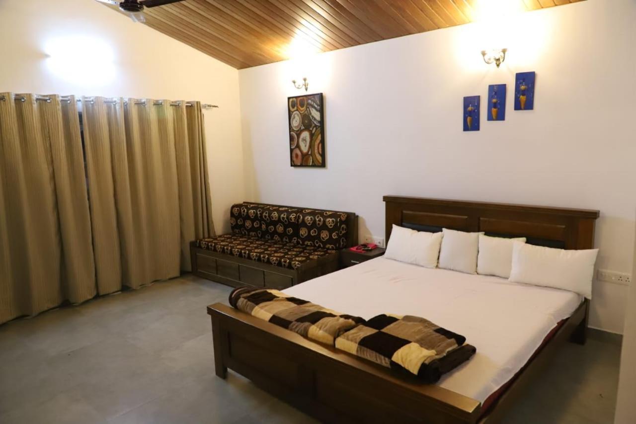 Hotel River Orchid Resort Satara Esterno foto